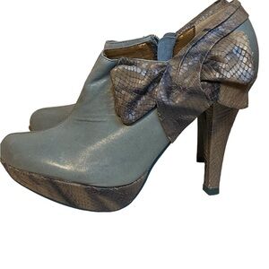 Poetic Licence London Light Blue Leather Platform Booties W Size 8.5 EU 39 1/2